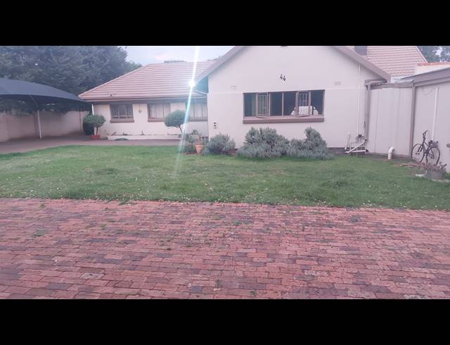 4 BEDROOM HOUSE TO LET IN VANDERBIJLPARK SW 5